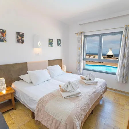 Vakantiehuis Babel - First Line Seafront House *