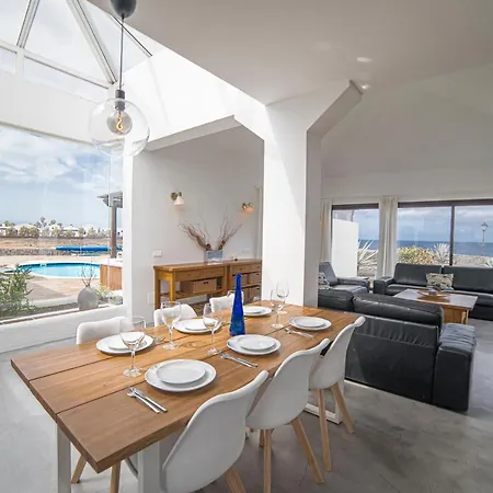 Ferienhaus Babel - First Line Seafront House