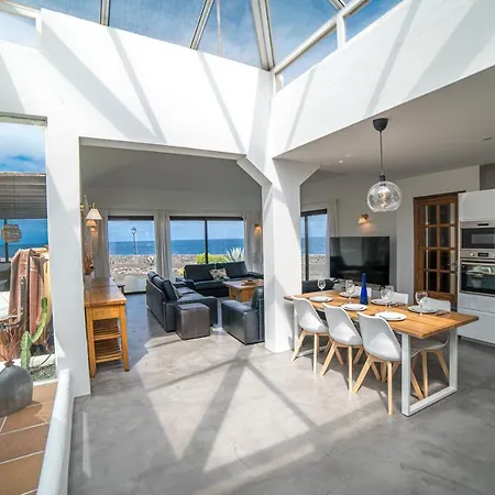 Babel - First Line Seafront House Playa Blanca