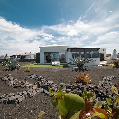 Ferienhaus Babel - First Line Seafront House *