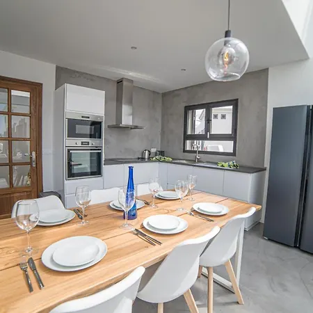 Babel - First Line Seafront House Tatil Evi