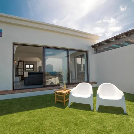 Babel - First Line Seafront House Playa Blanca (Lanzarote)