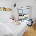 Babel - First Line Seafront House Сasa de vacaciones *