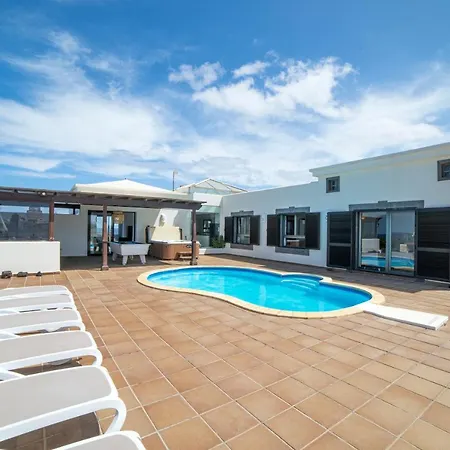 Babel - First Line Seafront House Holiday home *