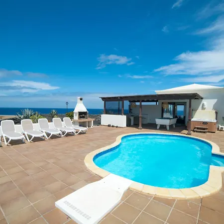 Babel - First Line Seafront House Σπίτι διακοπών *