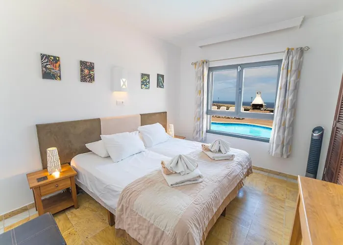 Σπίτι διακοπών Babel - First Line Seafront House *