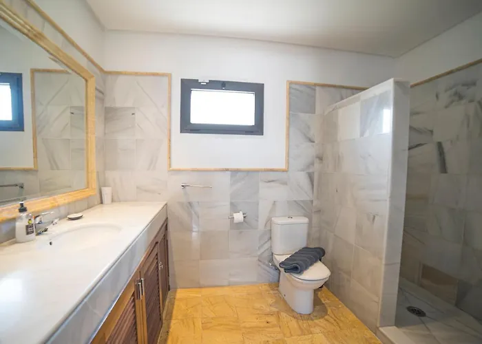 Holiday home Babel - First Line Seafront House *