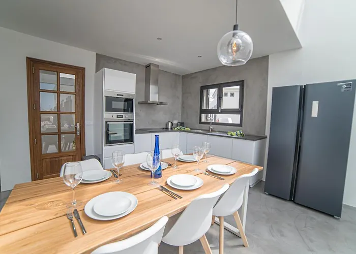 Babel - First Line Seafront House Σπίτι διακοπών