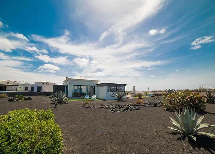 Babel - First Line Seafront House Holiday home