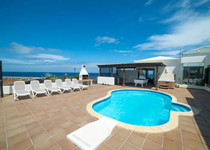 Babel - First Line Seafront House Holiday home *